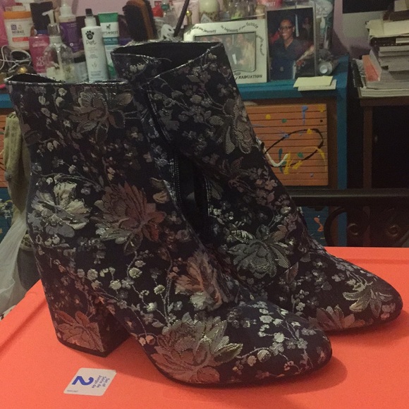 Glam Bootie - Picture 2 of 5